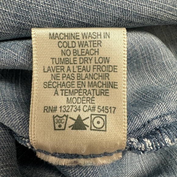 Cloth & Stone Chambray Soft Denim Collared Button Front Shirt - Picture 8 of 9